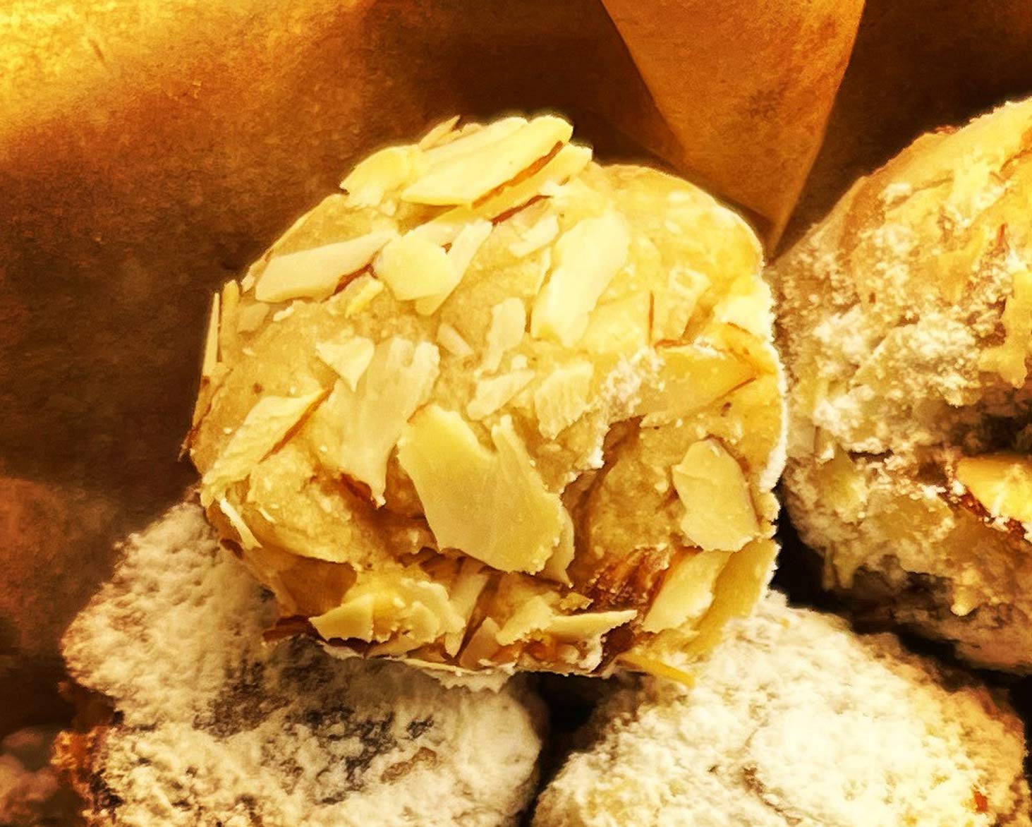 Mit Mandeln bedekct Kugeln: das sind Marzipan Wölkchen