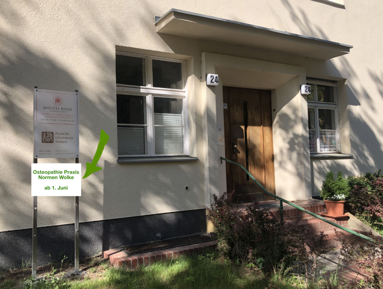 Außenansicht der Osteopathie Praxis Berlin in der Wiesbadener Straße 24